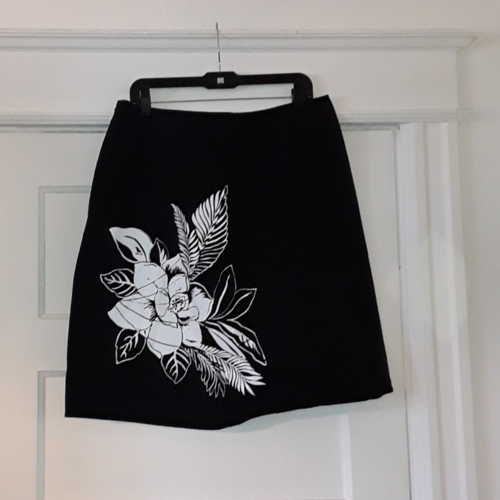 💛Black Floral Print Skirt